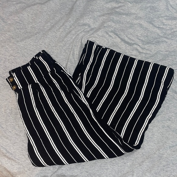 Black and white flowy pants from Hollister - Picture 1 of 3